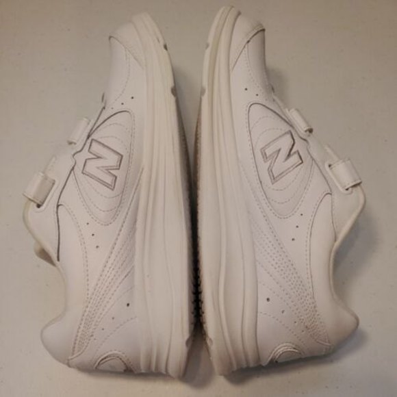 Athletic_Shoes
